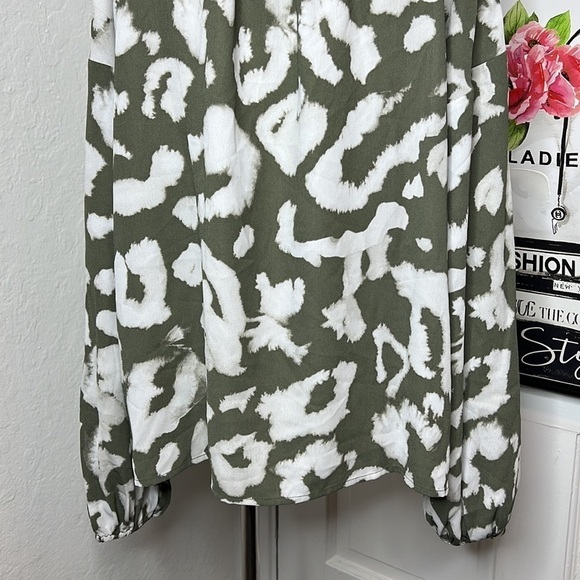 Elizabeth & James Olive Green & White Leopard Print Blouse XL - Picture 5 of 7